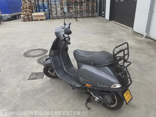 Scooter vespa s50, s50, zwart, bouwjaar 2011 - afbeelding 7 van  13