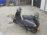 Scooter vespa s50, s50, zwart, bouwjaar 2011 - afbeelding 7 van  13