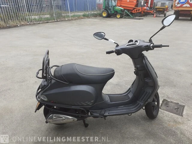 Scooter vespa s50, s50, zwart, bouwjaar 2011 - afbeelding 9 van  13