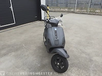 Scooter vespa s50, s50, zwart, bouwjaar 2011 - afbeelding 11 van  13
