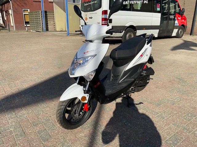 Scooter - afbeelding 1 van  11