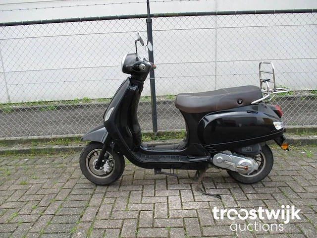 Scooter - afbeelding 1 van  9