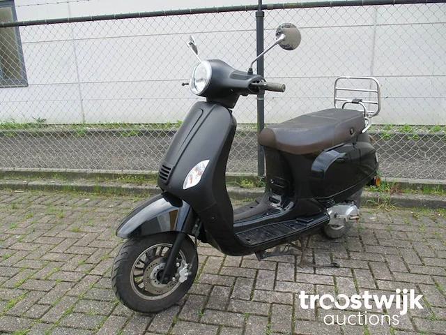 Scooter - afbeelding 2 van  9