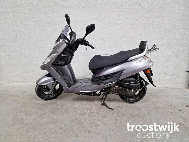 Scooter - afbeelding 1 van  6