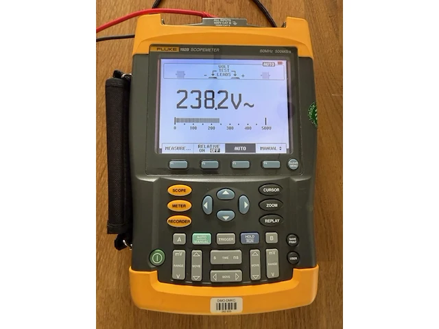 Scope meter, 2 kanaals compleet met koffer, meet probes en snoeren, fluke, 192b , geel - afbeelding 1 van  8
