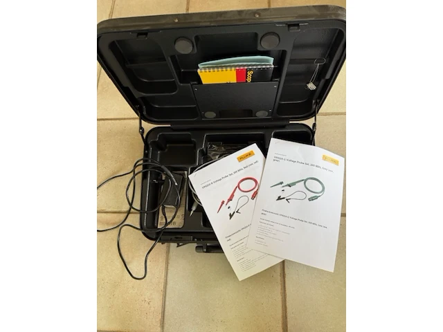 Scope meter, 2 kanaals compleet met koffer, meet probes en snoeren, fluke, 192b , geel - afbeelding 6 van  8