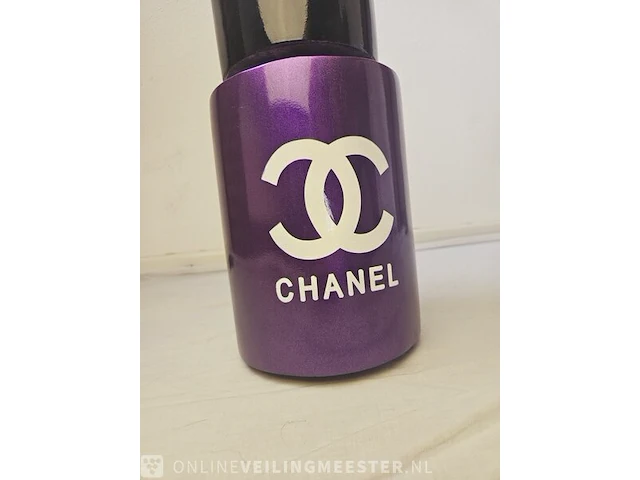 Sculptuur - chanel nagellak pot xxl - cobra art gallery - afbeelding 3 van  5