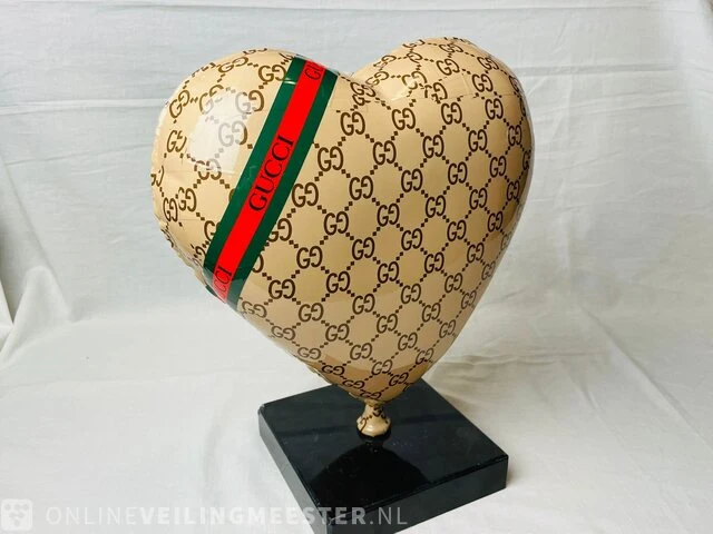 Sculptuur - gucci heart - cobra art galery - afbeelding 1 van  4