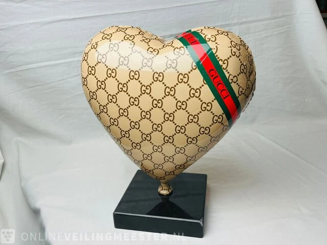 Sculptuur - gucci heart - cobra art galery - afbeelding 2 van  4