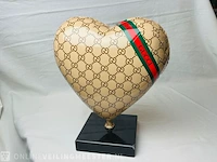 Sculptuur - gucci heart - cobra art galery - afbeelding 2 van  4