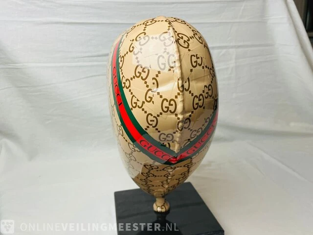 Sculptuur - gucci heart - cobra art galery - afbeelding 4 van  4
