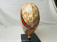 Sculptuur - gucci heart - cobra art galery - afbeelding 4 van  4