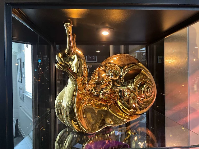 Sculptuur caro sofia “skull snail gold” - afbeelding 2 van  2