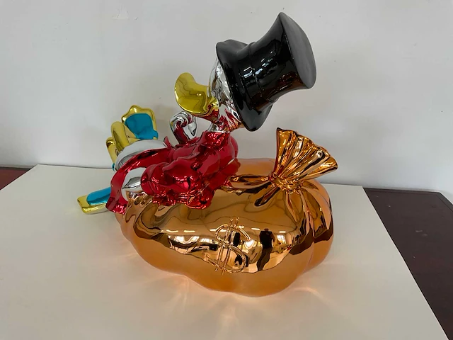 Sculptuur “dagobert duck” - afbeelding 6 van  6