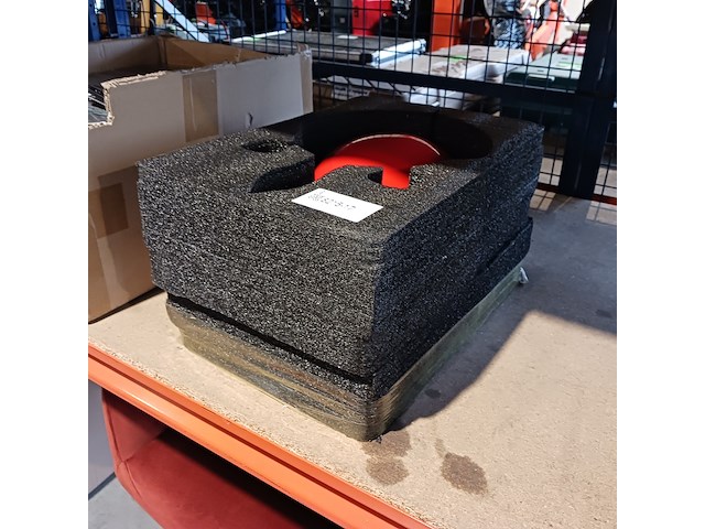 Sculptuur, ferrari, schildpad - afbeelding 4 van  12