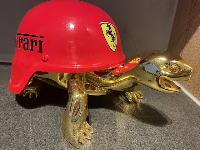 Sculptuur, ferrari, schildpad - afbeelding 1 van  12