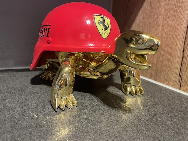 Sculptuur, ferrari, schildpad - afbeelding 9 van  12