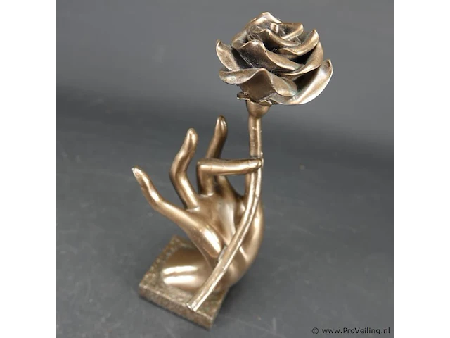 Sculptuur hand met bloem - afbeelding 3 van  5