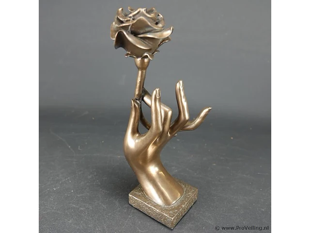 Sculptuur hand met bloem - afbeelding 4 van  5