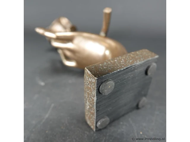 Sculptuur hand met bloem - afbeelding 5 van  5