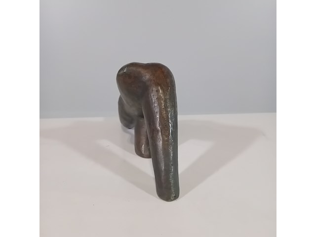 Sculptuur, tine van de weyer, met één been slepend, 2001 - afbeelding 3 van  6