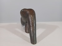 Sculptuur, tine van de weyer, met één been slepend, 2001 - afbeelding 3 van  6