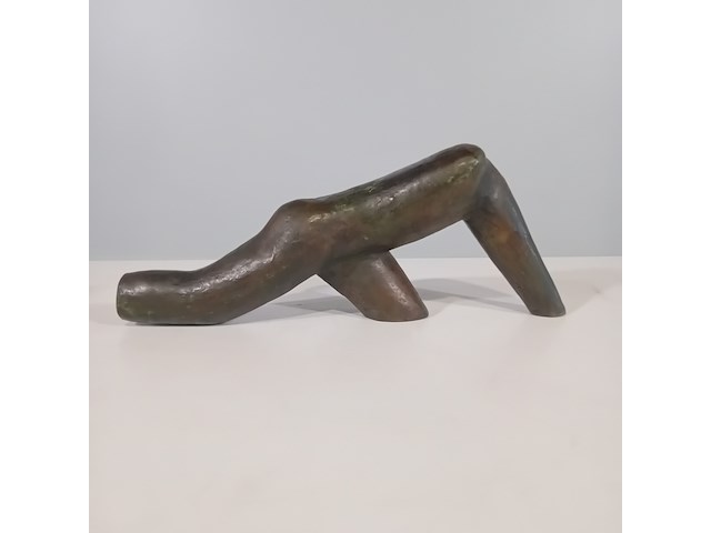 Sculptuur, tine van de weyer, met één been slepend, 2001 - afbeelding 4 van  6