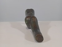 Sculptuur, tine van de weyer, met één been slepend, 2001 - afbeelding 5 van  6