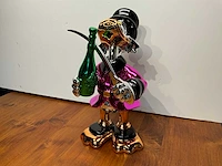Sculptuur van apple pop the champagne - afbeelding 1 van  5