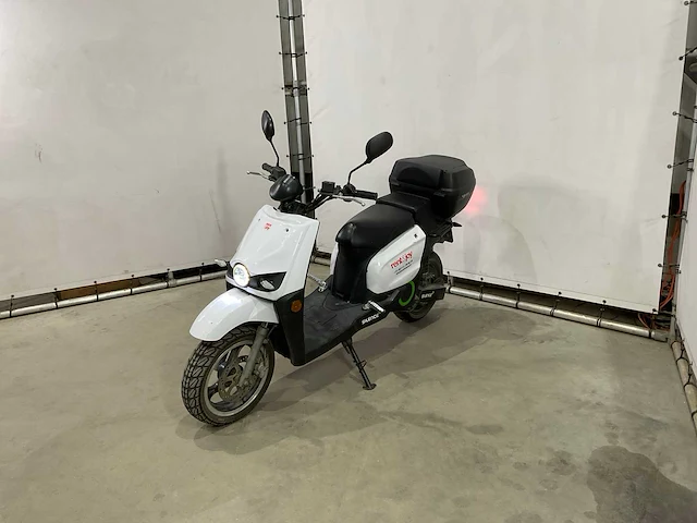 Scutum - snorscooter - e-scooter - afbeelding 1 van  18