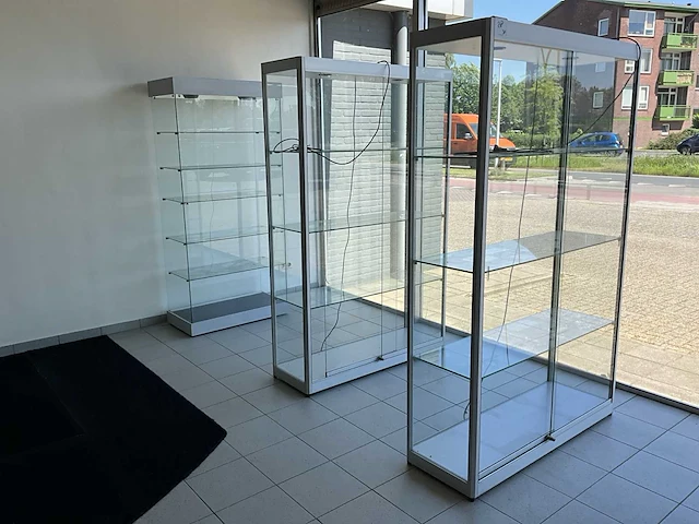 Sdb vitrinekast (3x) - afbeelding 1 van  8