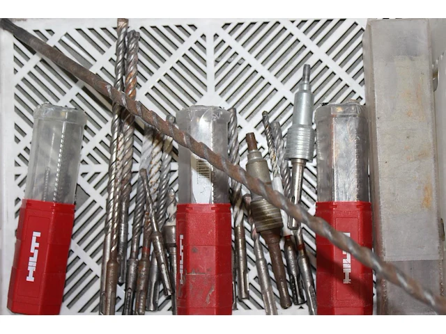 Sds plus boren in kunststoffen krat - afbeelding 2 van  2