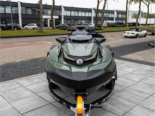 Sea-doo gtx limited 300 idf 3-persoons 2023 audio metallic inclusief trailer (4 vaaruren) - afbeelding 3 van  32