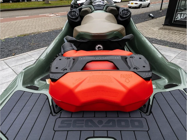 Sea-doo gtx limited 300 idf 3-persoons 2023 audio metallic inclusief trailer (4 vaaruren) - afbeelding 15 van  32