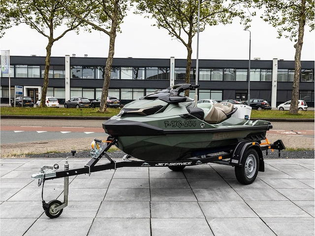 Sea-doo gtx limited 300 idf 3-persoons 2023 audio metallic inclusief trailer (4 vaaruren) - afbeelding 12 van  32