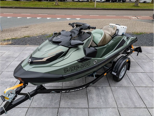 Sea-doo gtx limited 300 idf 3-persoons 2023 audio metallic inclusief trailer (4 vaaruren) - afbeelding 23 van  32