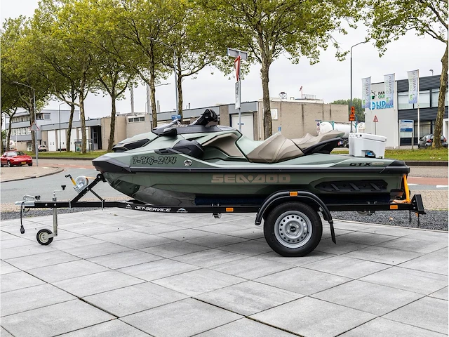 Sea-doo gtx limited 300 idf 3-persoons 2023 audio metallic inclusief trailer (4 vaaruren) - afbeelding 27 van  32