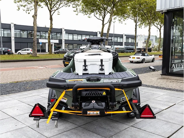 Sea-doo gtx limited 300 idf 3-persoons 2023 audio metallic inclusief trailer (4 vaaruren) - afbeelding 29 van  32