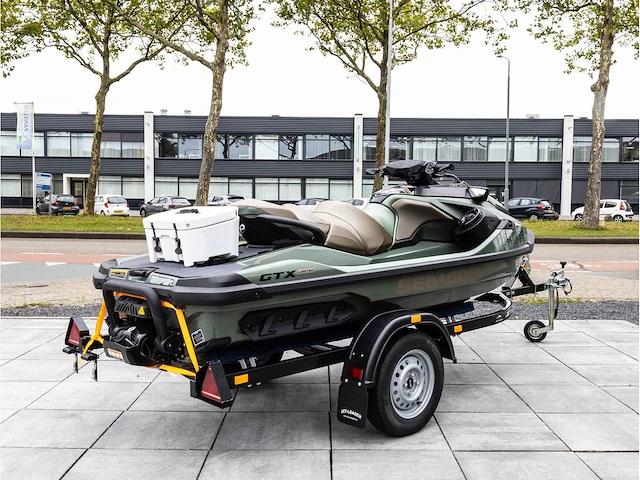Sea-doo gtx limited 300 idf 3-persoons 2023 audio metallic inclusief trailer (4 vaaruren) - afbeelding 30 van  32