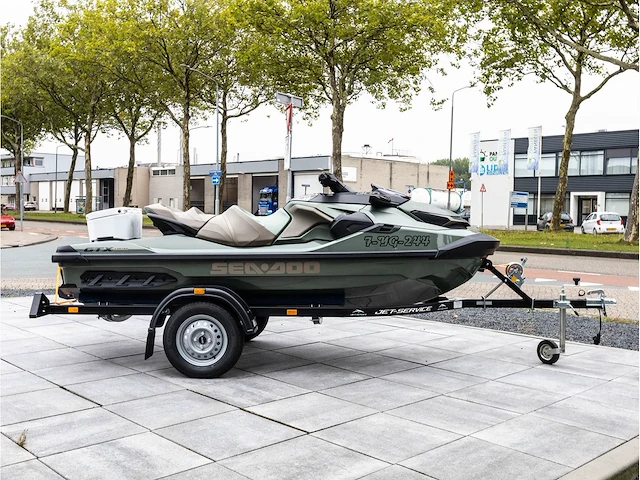 Sea-doo gtx limited 300 idf 3-persoons 2023 audio metallic inclusief trailer (4 vaaruren) - afbeelding 32 van  32
