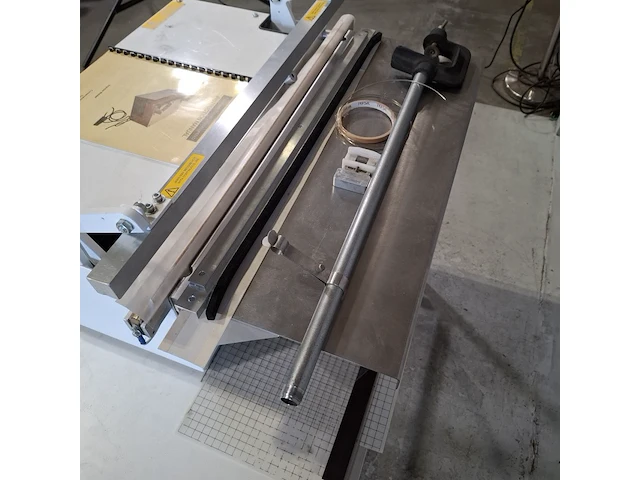 Sealmachine op tafel, criss cross - afbeelding 2 van  13