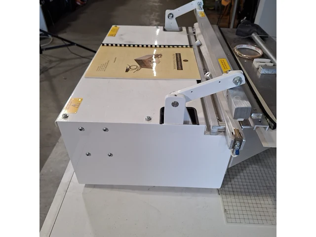 Sealmachine op tafel, criss cross - afbeelding 4 van  13