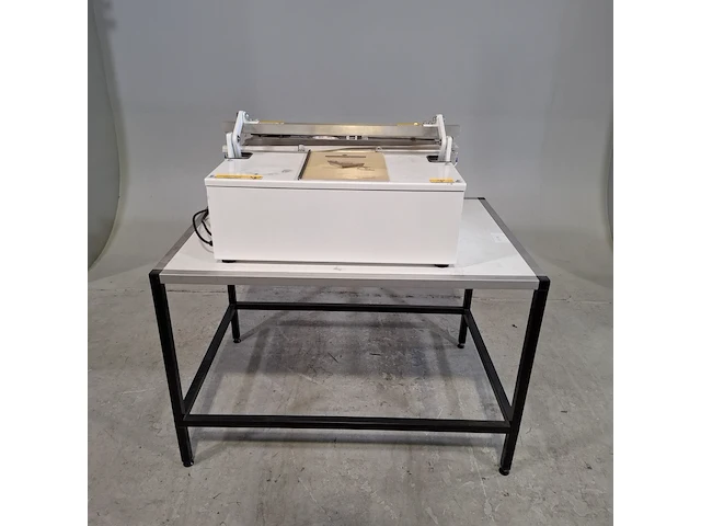 Sealmachine op tafel, criss cross - afbeelding 1 van  13