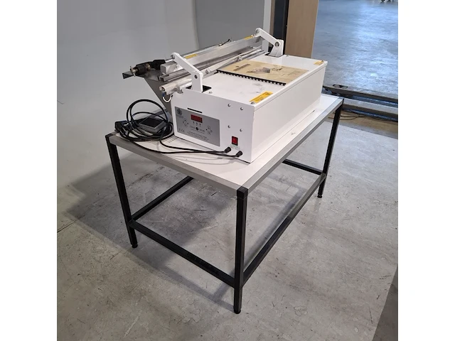 Sealmachine op tafel, criss cross - afbeelding 6 van  13