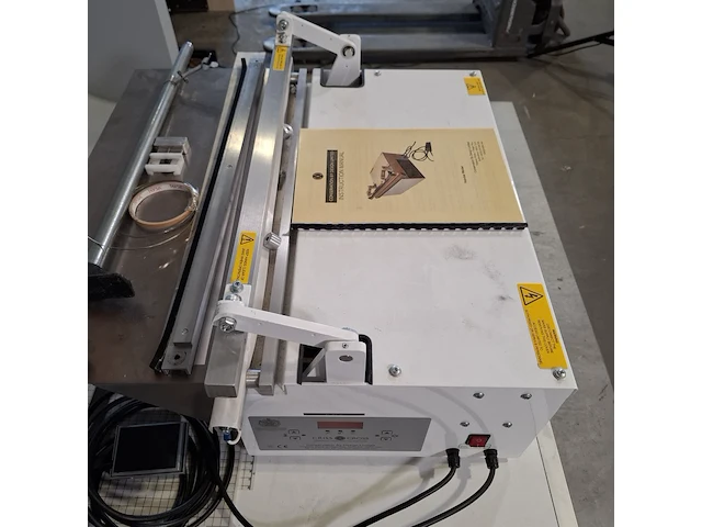 Sealmachine op tafel, criss cross - afbeelding 9 van  13