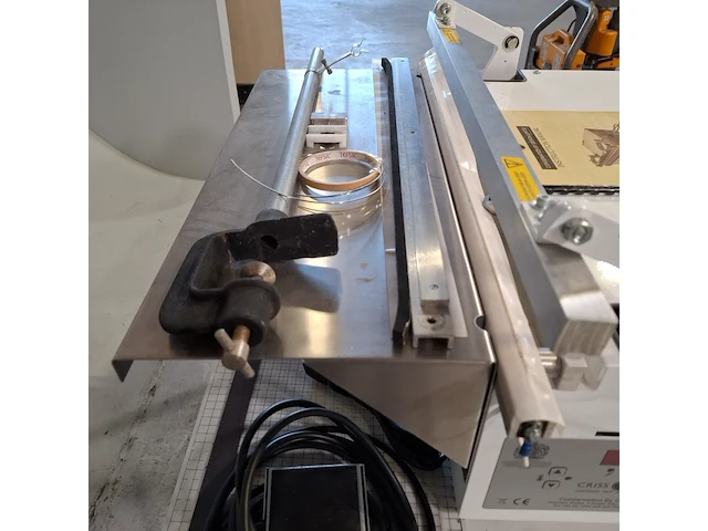 Sealmachine op tafel, criss cross - afbeelding 10 van  13
