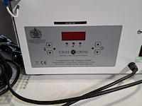 Sealmachine op tafel, criss cross - afbeelding 12 van  13