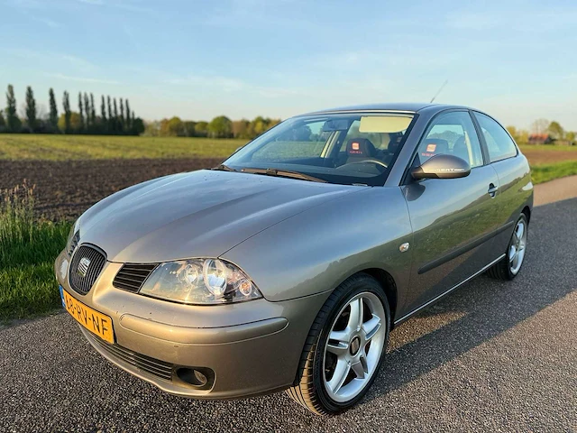 Seat - 2005 - ibiza - 1.4-16v reference - 68-rv-nf - afbeelding 1 van  11