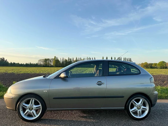 Seat - 2005 - ibiza - 1.4-16v reference - 68-rv-nf - afbeelding 4 van  11