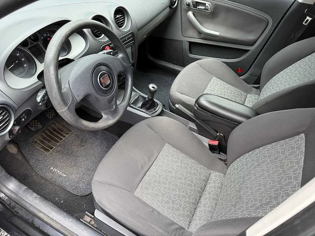 Seat - 2008 - ibiza - 1.4-16v trendstyle - 26-zd-zt - afbeelding 9 van  13